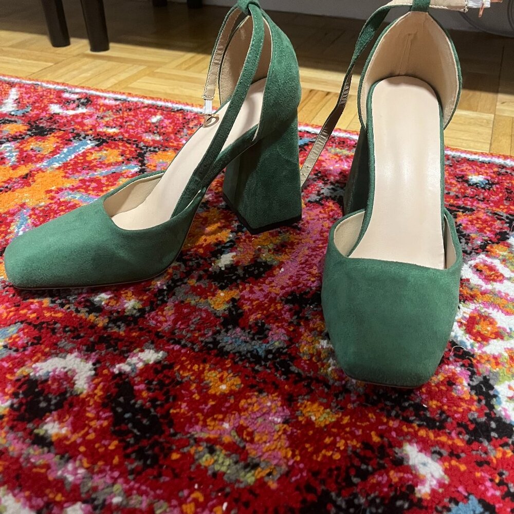 NWOT - Green Suede Mary Jane Square Toe Heeled Pumps - 37 6.5